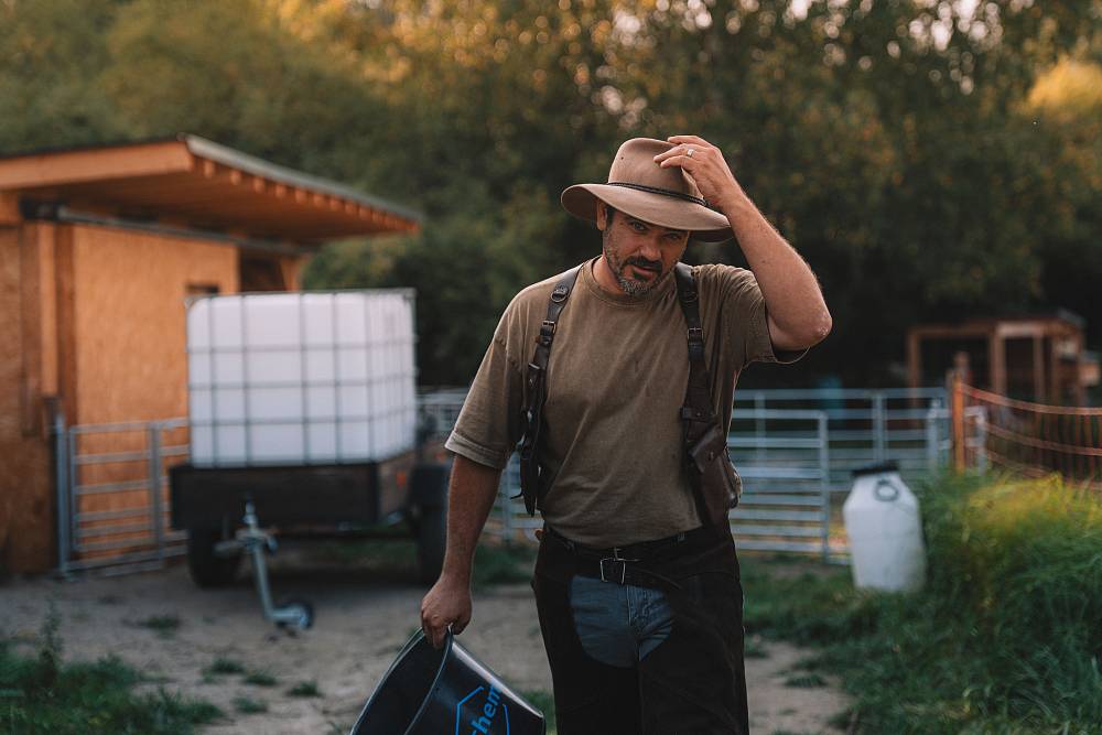 (PÁTEK 19. 12.) Farma Vojty Kotka se loučí: emoce, bilancování a naděje do dalšího roku