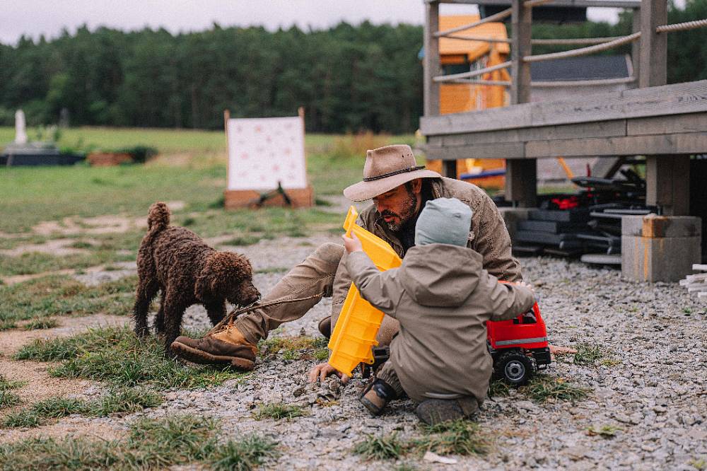 (PÁTEK 19. 12.) Farma Vojty Kotka se loučí: emoce, bilancování a naděje do dalšího roku