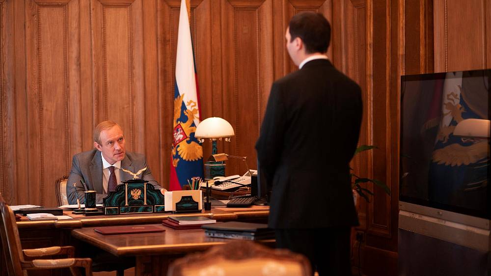 Čaroděj z Kremlu: Jude Law jako Putin v politickém thrilleru, který zkoumá moc i manipulaci v politickém thrilleru