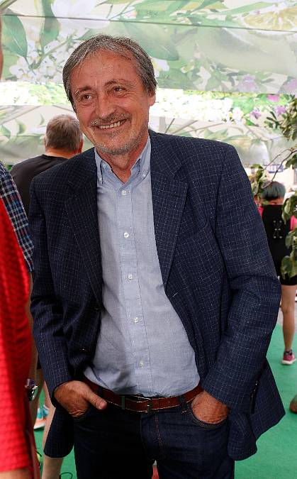 Martin Stropnický se odstěhoval z Prahy a jeho partnerka se jmenuje Stropnická. Proběhla tajná svatba?