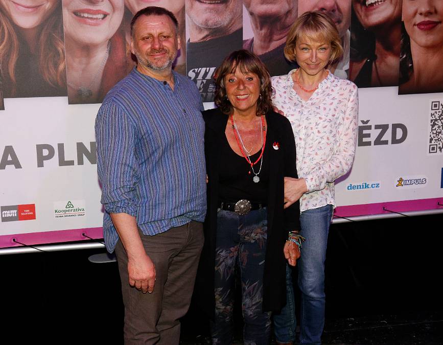 Kláru Cibulkovou trápí bolesti zad, ale s manželem je šťastná. Jsou spolu už od studií