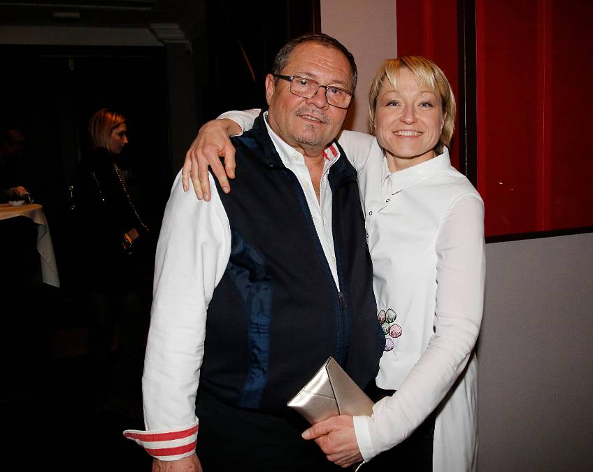 Kláru Cibulkovou trápí bolesti zad, ale s manželem je šťastná. Jsou spolu už od studií