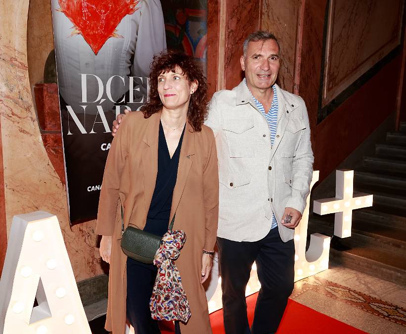 Podívejte, s jakou kráskou žije Jiří Macháček. Je chytrá, talentovaná a získala Českého lva. Vzít si ji ale nechce