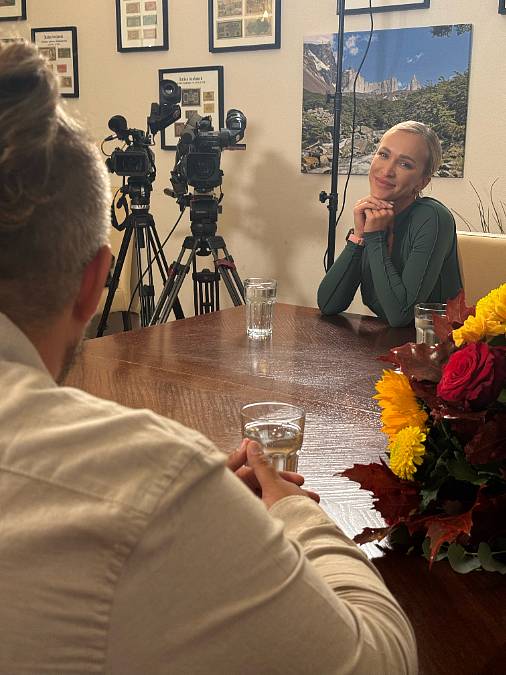 Výměna manželek se změnila, zřejmě pod tíhou kritiky. Péče o děti a domácnost zmizela. Ti bohatí předvedli, jak se umí zviditelnit