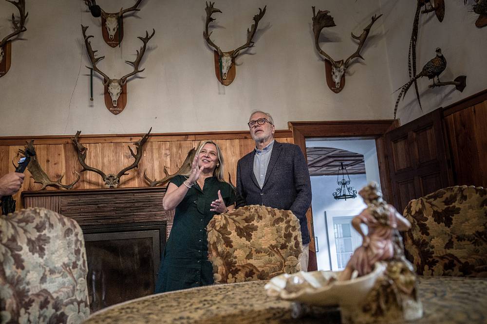 Zítra si uvařte čaj do svátečního hrnku a sledujte, jaké to je narodit se do postýlky s nebesy a s modrou krví