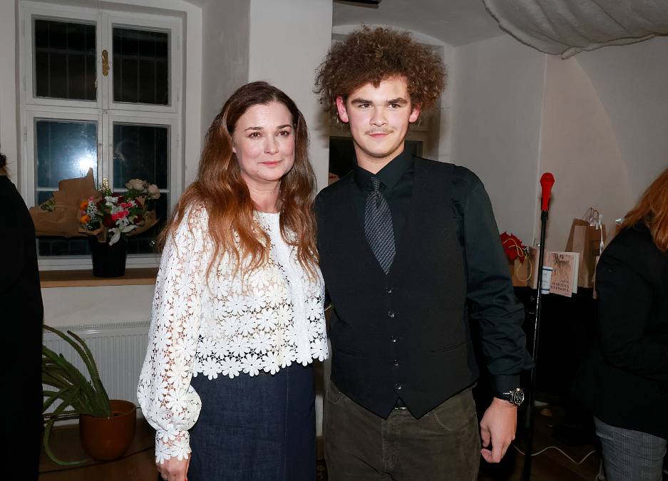 V seriálu Kamarádi má šťastnou rodinu, v reálu si prožila s manželem peklo, ale nevzdala se a jde dál