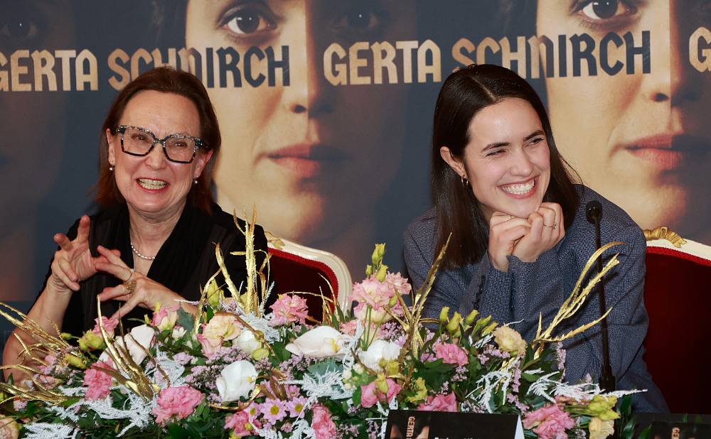 Barbora Váchová se představí jako mladá Gerta Schnirch. Dívka, která je po válce obětí odsunu