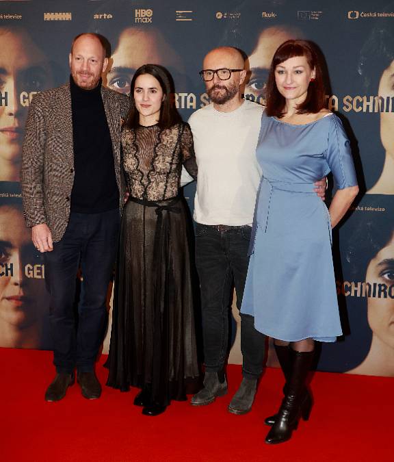 Barbora Váchová se představí jako mladá Gerta Schnirch. Dívka, která je po válce obětí odsunu