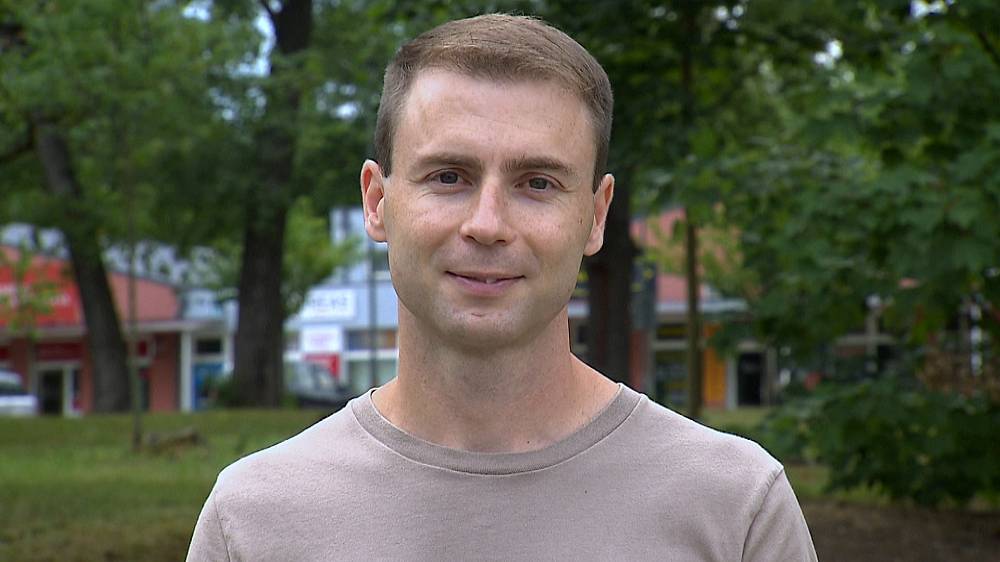 Výměna manželek: Nefunkční rodiny vystřídaly jiné. I tak se budou kapesníky hodit