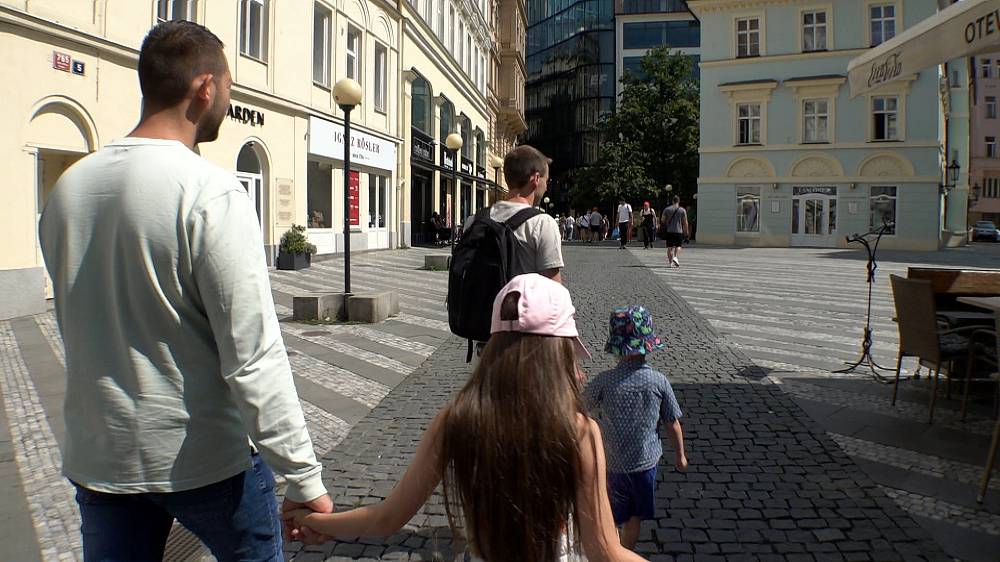 Výměna manželek: Nefunkční rodiny vystřídaly jiné. I tak se budou kapesníky hodit