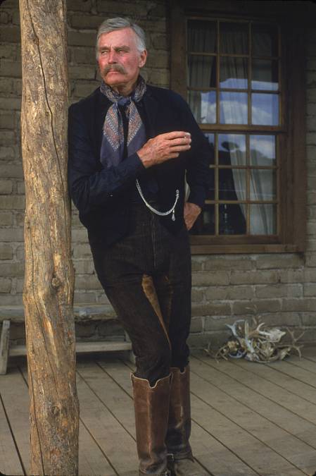 Val Kilmer v Tombstone: Role Doca Hollidaye, na kterou se nezapomíná a navíc 55 mrtvých postav a zaručeně všechny pravé kníry