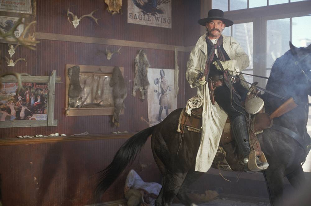 Val Kilmer v Tombstone: Role Doca Hollidaye, na kterou se nezapomíná a navíc 55 mrtvých postav a zaručeně všechny pravé kníry