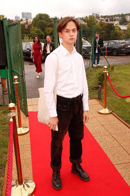 Maxmilián Kocek se díky seriálu stal vrahem. Ve skutečnosti ale rád kouzlí i tančí