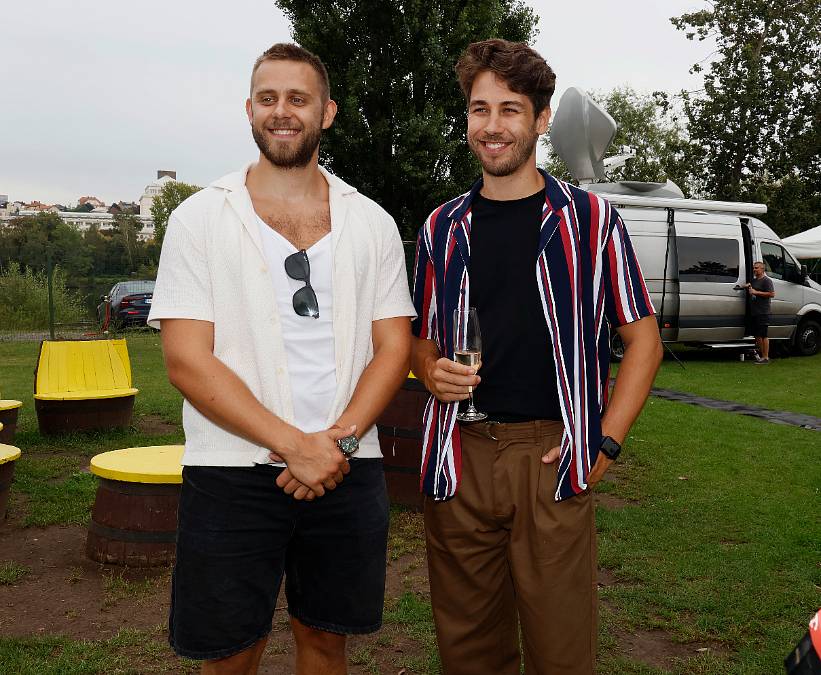 Herec z Jedné rodiny míří do reality show Survivor. Doma mu bude fandit peruánská manželka