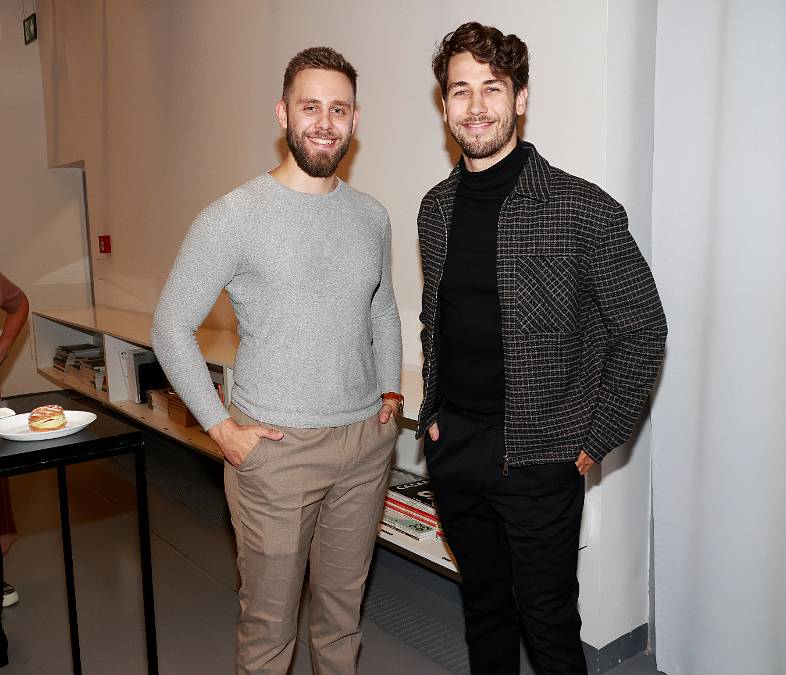 Herec z Jedné rodiny míří do reality show Survivor. Doma mu bude fandit peruánská manželka