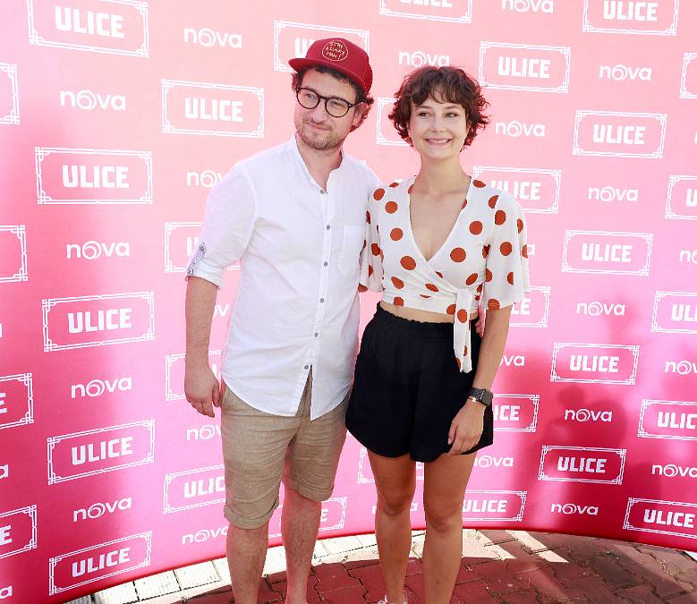 Elizabeth Kateřina McIntosh různé