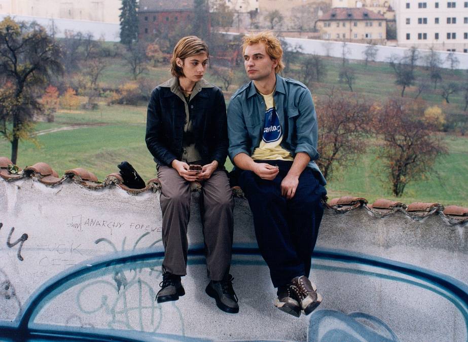 V úterý večer si nenechte ujít Samotáře. Ikonický film se stal příručkou pro život celé generace, která se ve svobodě cítila ztracená