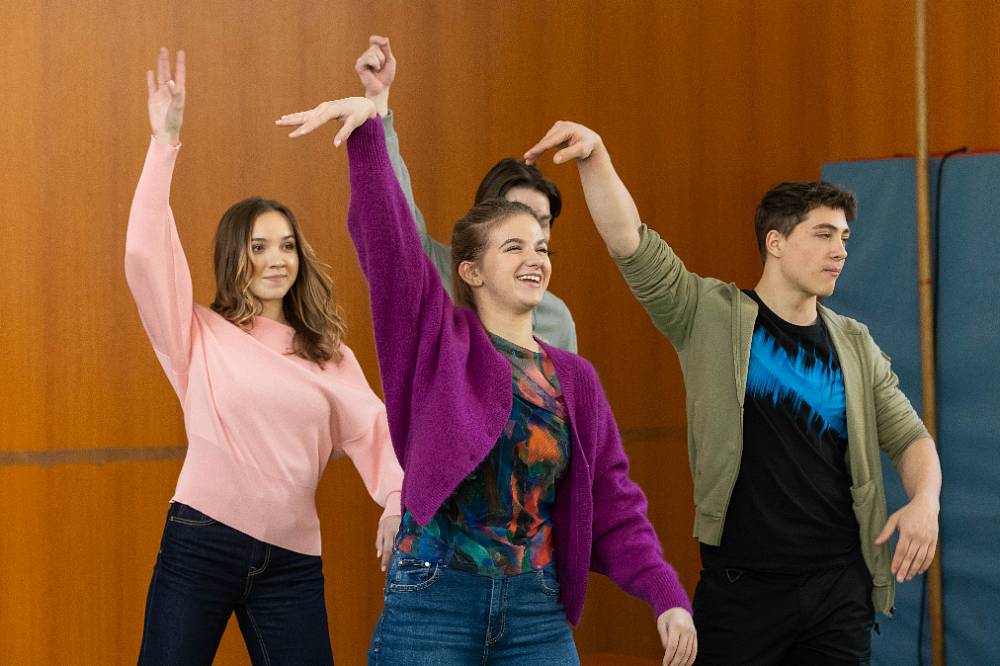 Ulice: příprava na ples