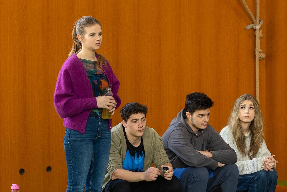 Ulice: příprava na ples