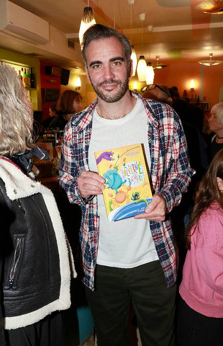 Daniel Rous není jen Rossem z Přátel, ale i otcem tohoto fešáka