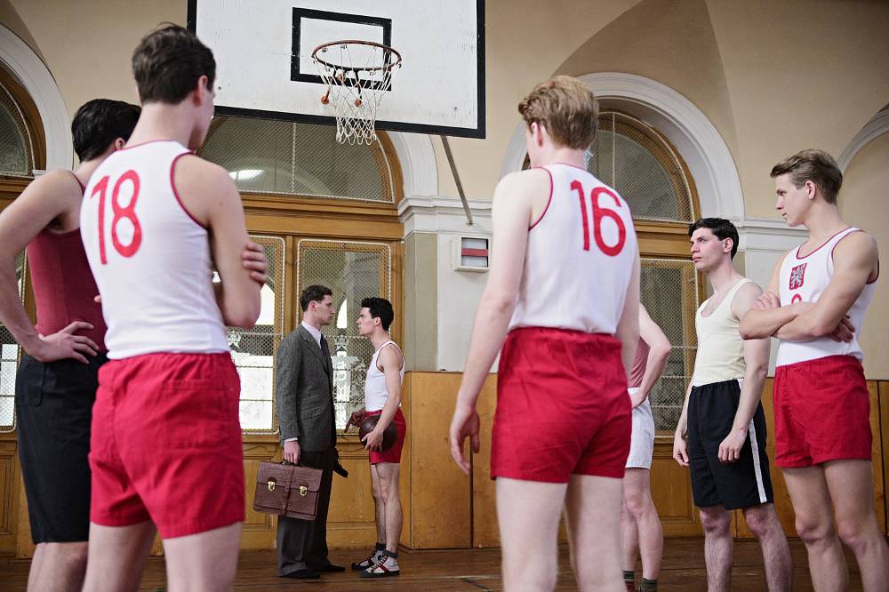 Zapomenutý film o lásce a basketbalu: Příběh, který se odehrává ve stínu velkých dějin