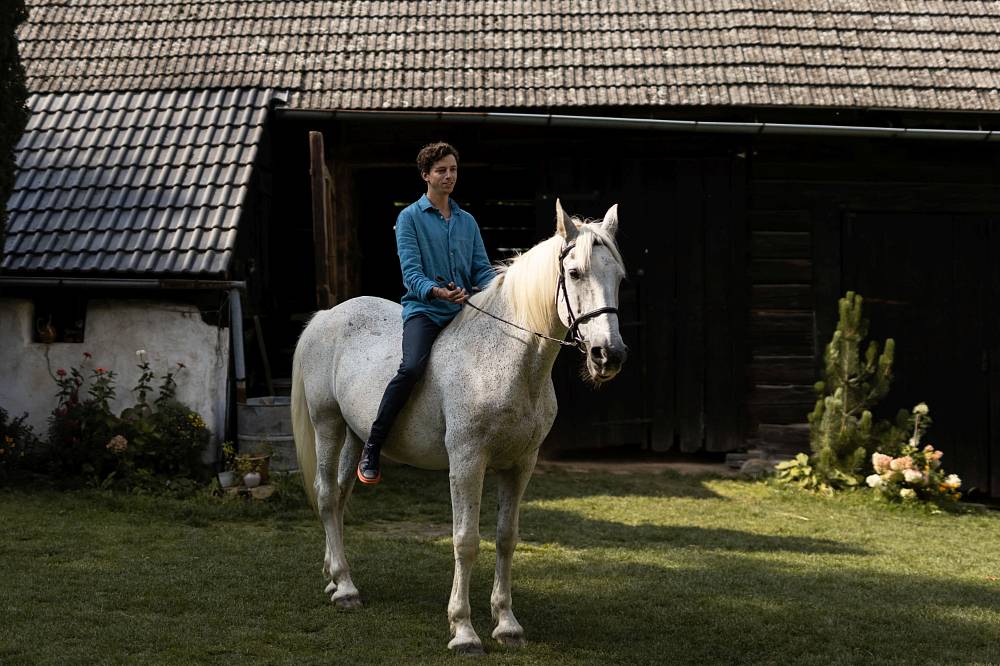 (Z MÉHO SEZNAMU 11.3.) Kůň, který změnil osud jedné ženy. Film Buko má nečekaně silný příběh