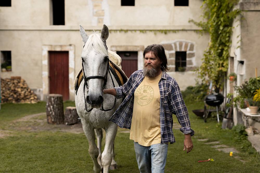 (Z MÉHO SEZNAMU 11.3.) Kůň, který změnil osud jedné ženy. Film Buko má nečekaně silný příběh