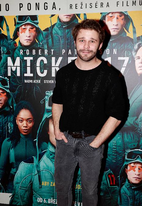 V Buldokovi z Poděbrad hraje i bývalý spolužák Štěpána Kouzuba. Víte, kdo to je?