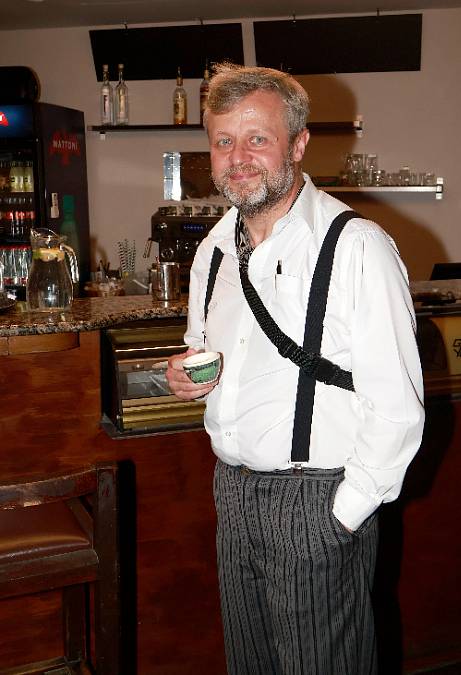 Otec i tři bratři Vasila Fridricha jsou zubaři, on si ale zvolil jinou životní cestu