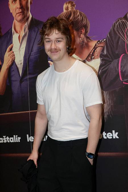 Oskar ze seriálu Kamarádi je vášnivý sportovec i cestovatel