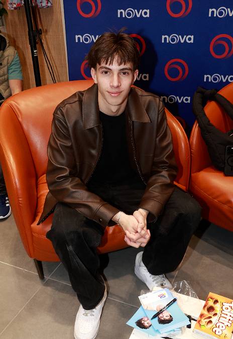 Mladý herec Sebastian Pöthe se na DAMU nechystá. Láká ho ekonomka