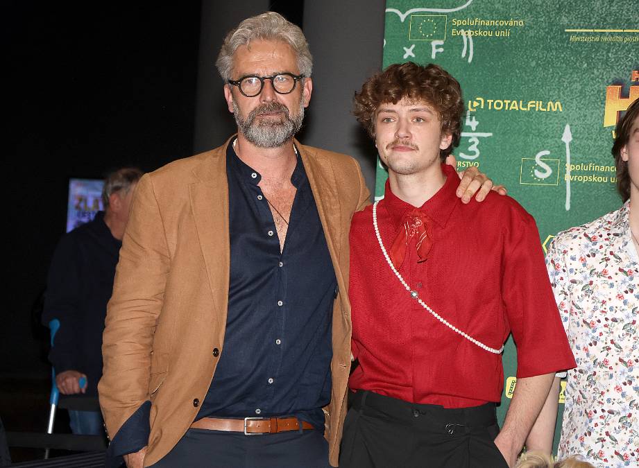 Prokop Zach je herec, kterého nepřehlédnete. Měří totiž skoro dva metry