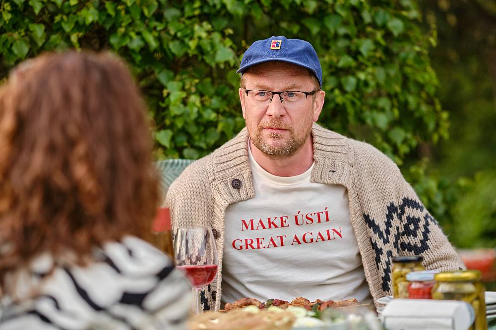 Miluje ji, ale riskoval by život? Film Něco za něco roztrhá iluze o lásce