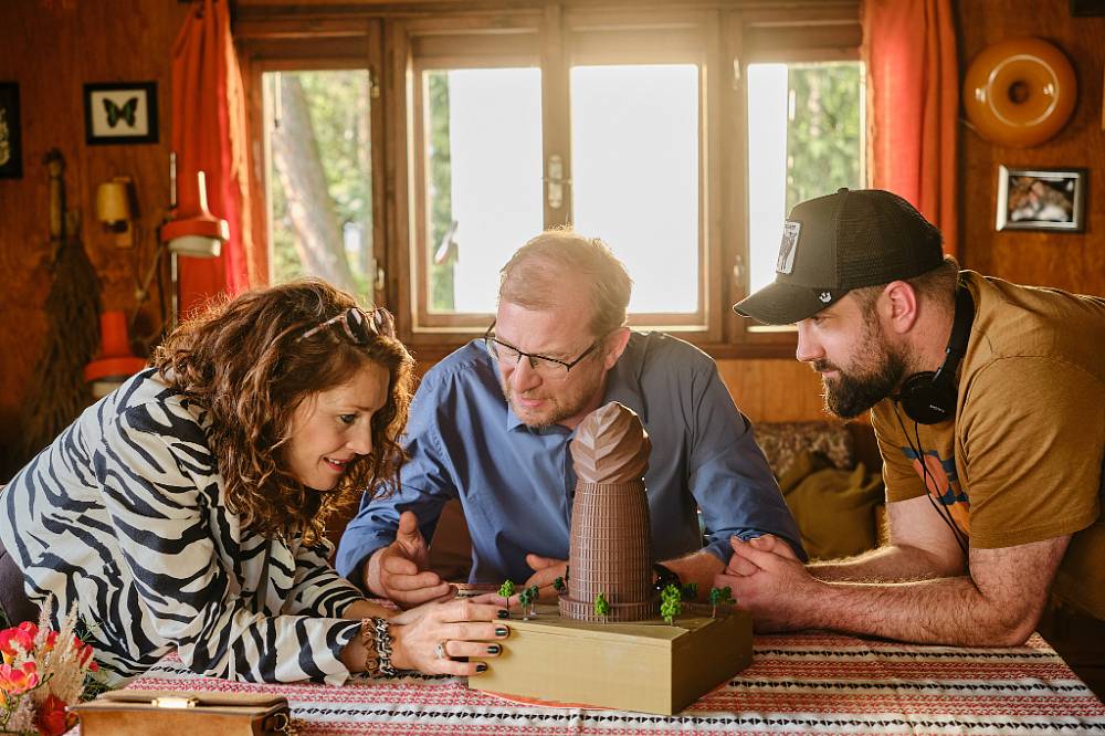 Miluje ji, ale riskoval by život? Film Něco za něco roztrhá iluze o lásce