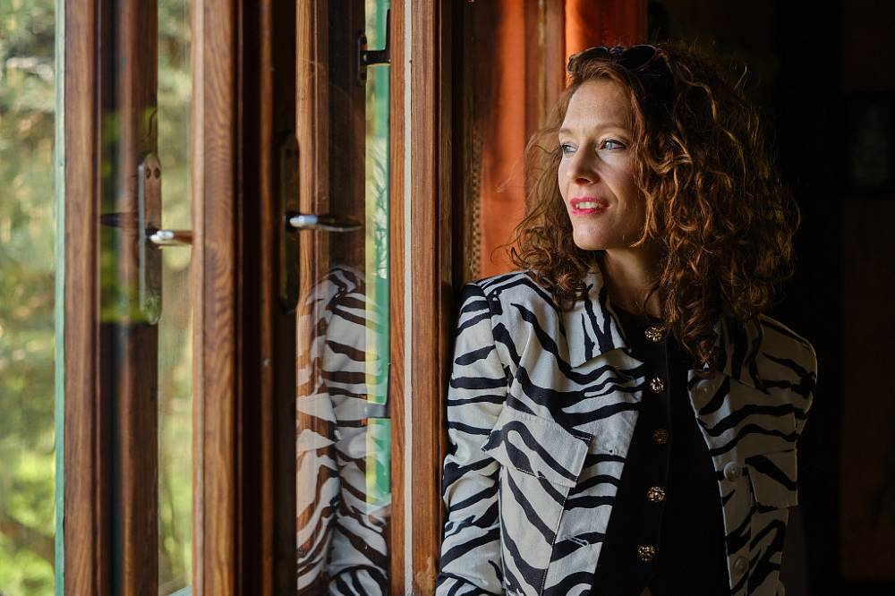 Miluje ji, ale riskoval by život? Film Něco za něco roztrhá iluze o lásce