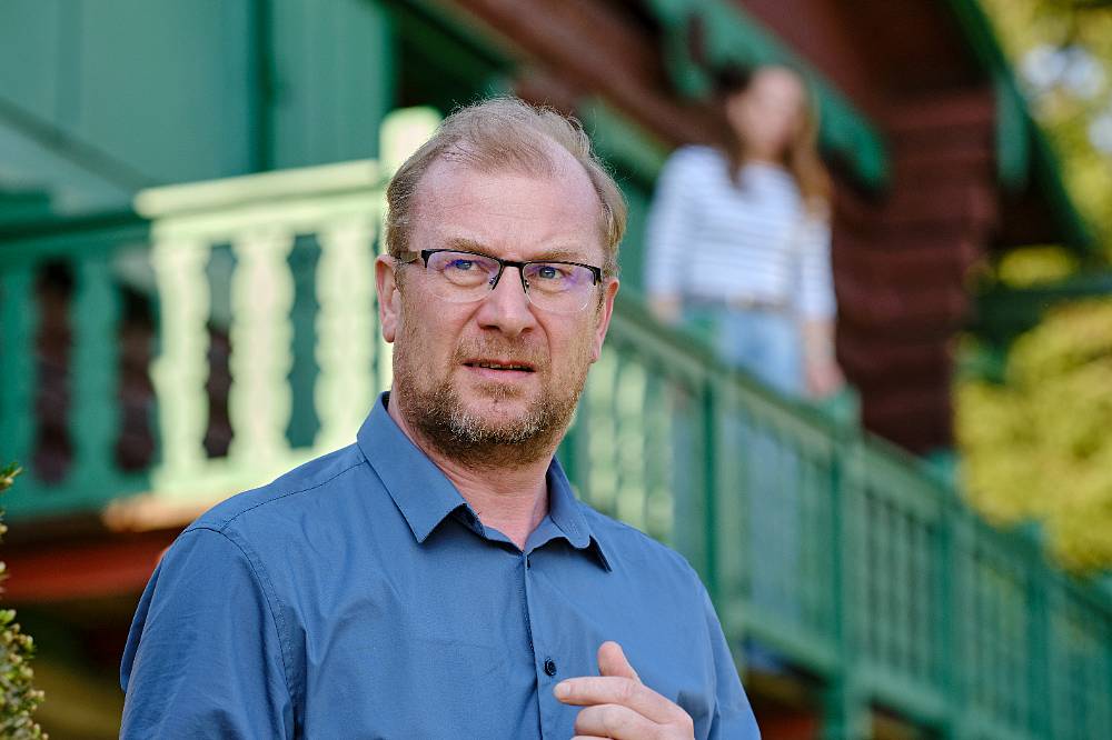 Miluje ji, ale riskoval by život? Film Něco za něco roztrhá iluze o lásce