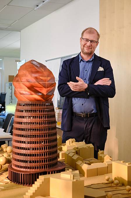 Miluje ji, ale riskoval by život? Film Něco za něco roztrhá iluze o lásce