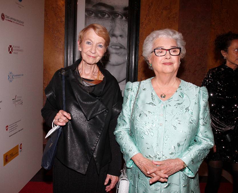 Božidara Turzonovová není jen manipulativní babička ze seriálu Pád domu Kollerů