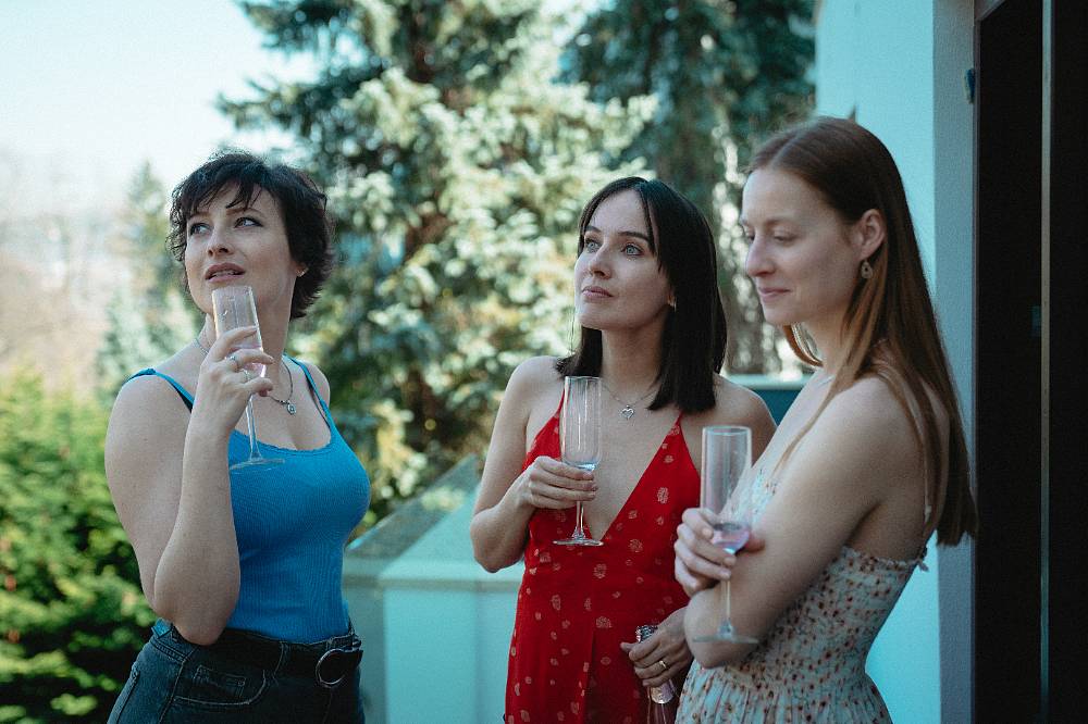 Myslela si, že je to láska. Nová série Monyová ukáže život slavné spisovatelky bez příkras