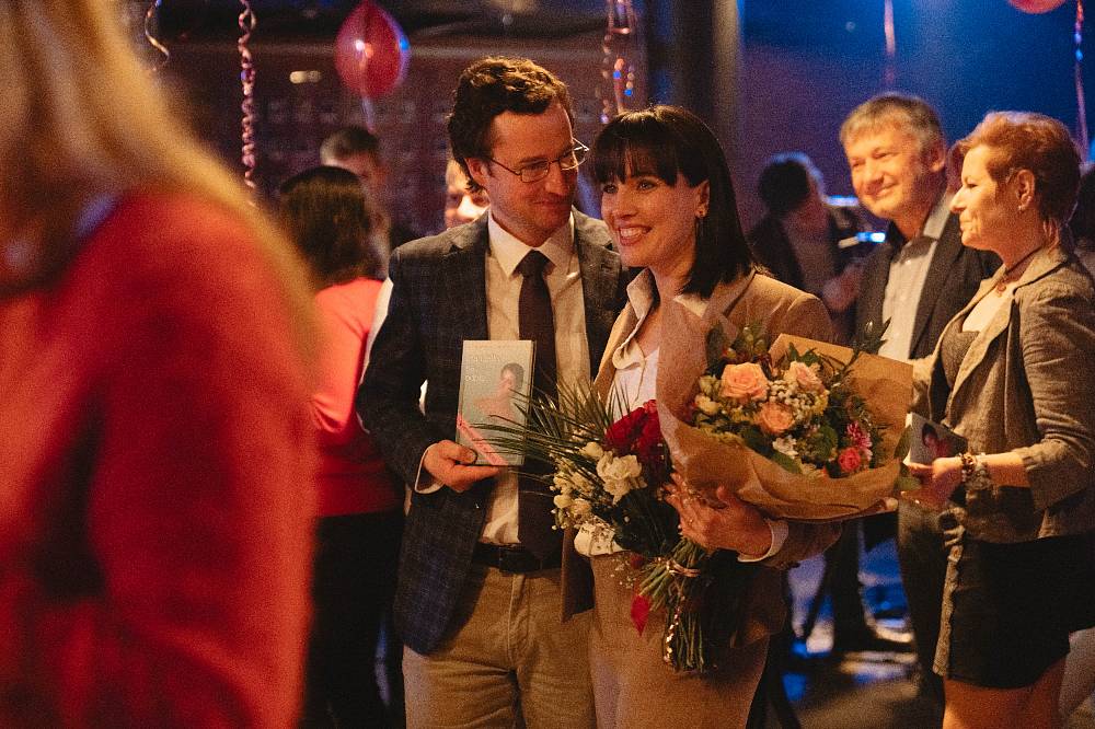 Myslela si, že je to láska. Nová série Monyová ukáže život slavné spisovatelky bez příkras