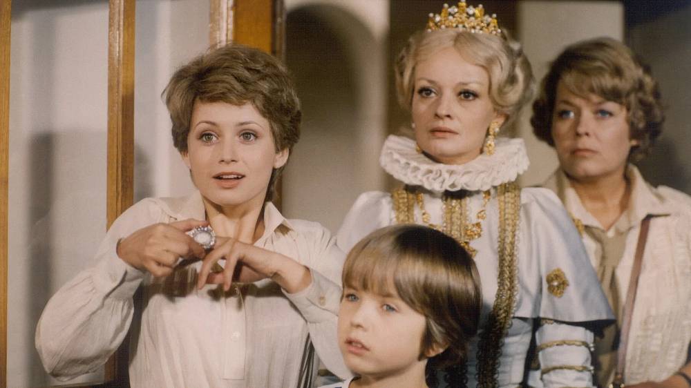 České seriály, které k televizi přitáhly celou rodinu