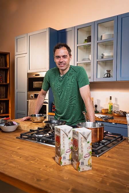 Exkluzivní rozhovor s šéfkuchařem Filipem Sajlerem: Jak uvařit skvělé jídlo za pár korun? Známý šéfkuchař má jasno