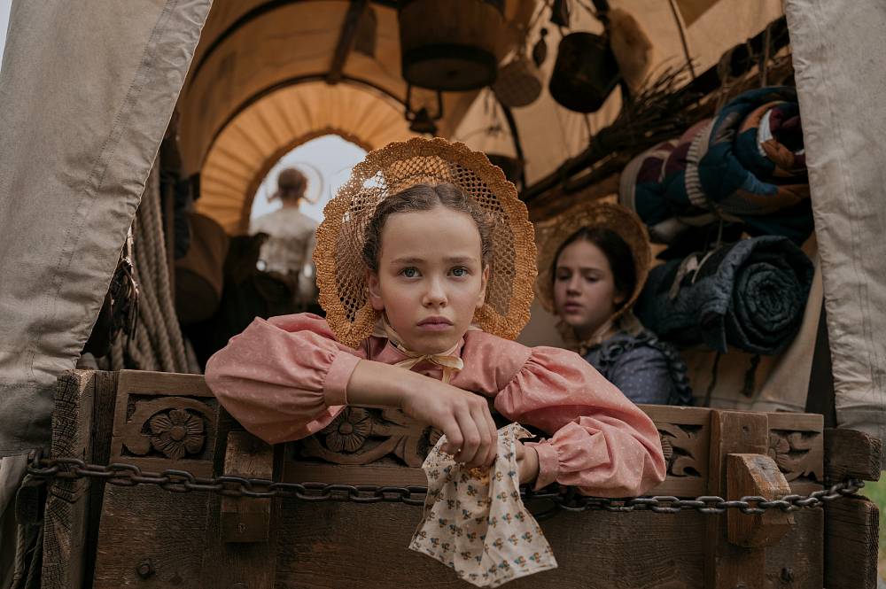 Slzy, nebezpečí a boj o přežití. Nový Malý domek na prérii nebude jen rodinná pohádka