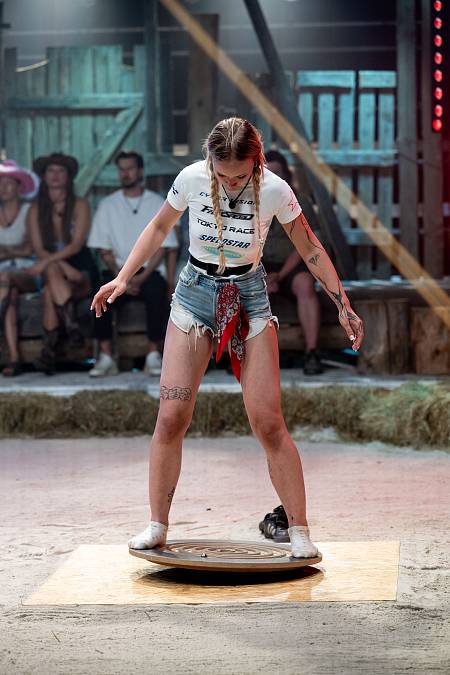 Striptérka z Farmy přesvědčivě ovládla první duel a poslala domů kováře
