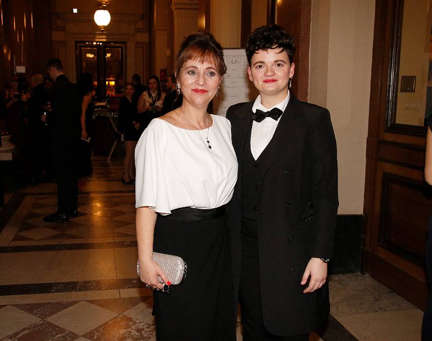 Dcera oceňované herečky vydělává miliony a pracuje jen 4 hodiny týdně