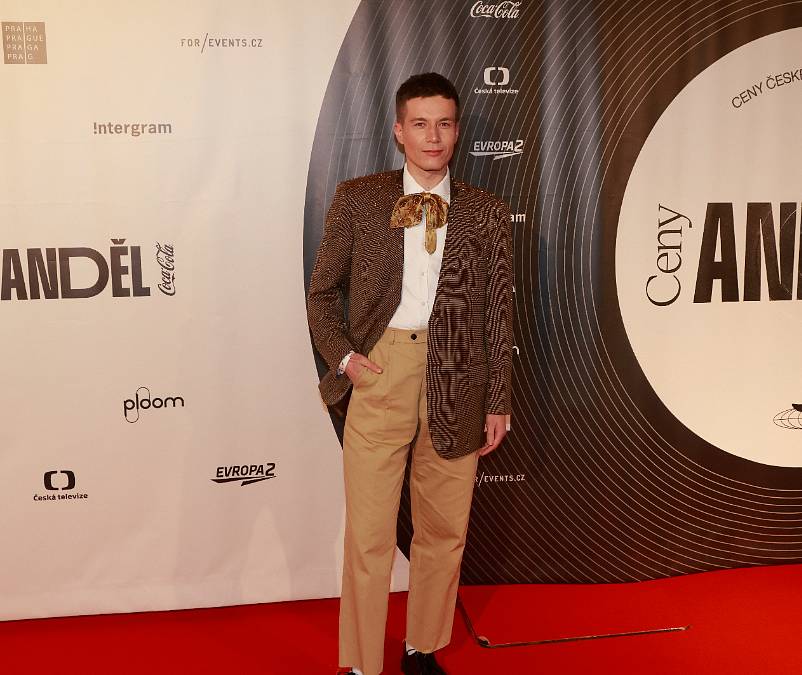 Daniel Krejčík se vrátil na zámek v Osečanech, kde žil s Matějem Stropnickým