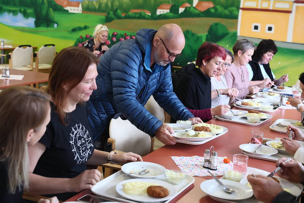 Vaříme jako vaše babička, ta to taky neuměla. Pohlreich se opřel do kuchaře v Trilobitu