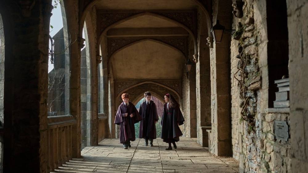 Harry Potter se vrací, ale tentokrát bude všechno jinak. Nové záběry ukázaly svět, který fanoušci poznají až překvapivě dobře