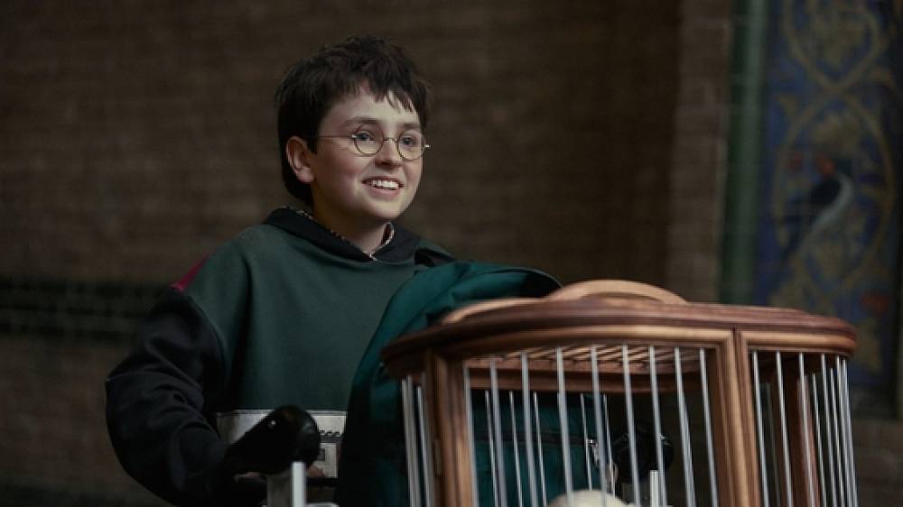 Harry Potter se vrací, ale tentokrát bude všechno jinak. Nové záběry ukázaly svět, který fanoušci poznají až překvapivě dobře