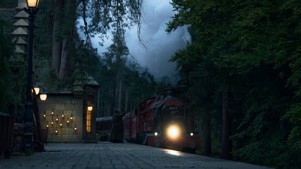 Harry Potter se vrací, ale tentokrát bude všechno jinak. Nové záběry ukázaly svět, který fanoušci poznají až překvapivě dobře